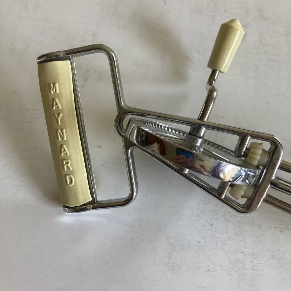 Vintage MAYNARD Egg Beater Mixer Off White Handle Manual Crank No 54 Mid Century